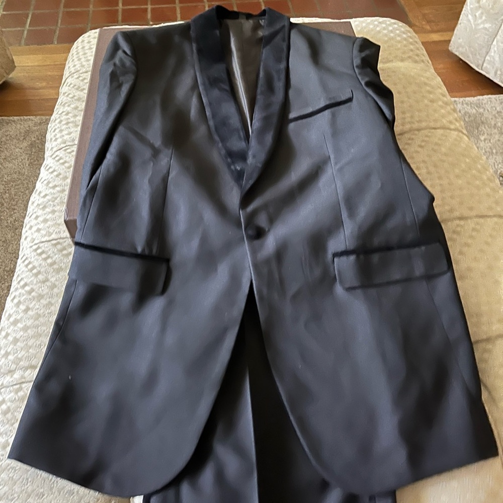 Mens black Tuxedo 2 pieces never worn